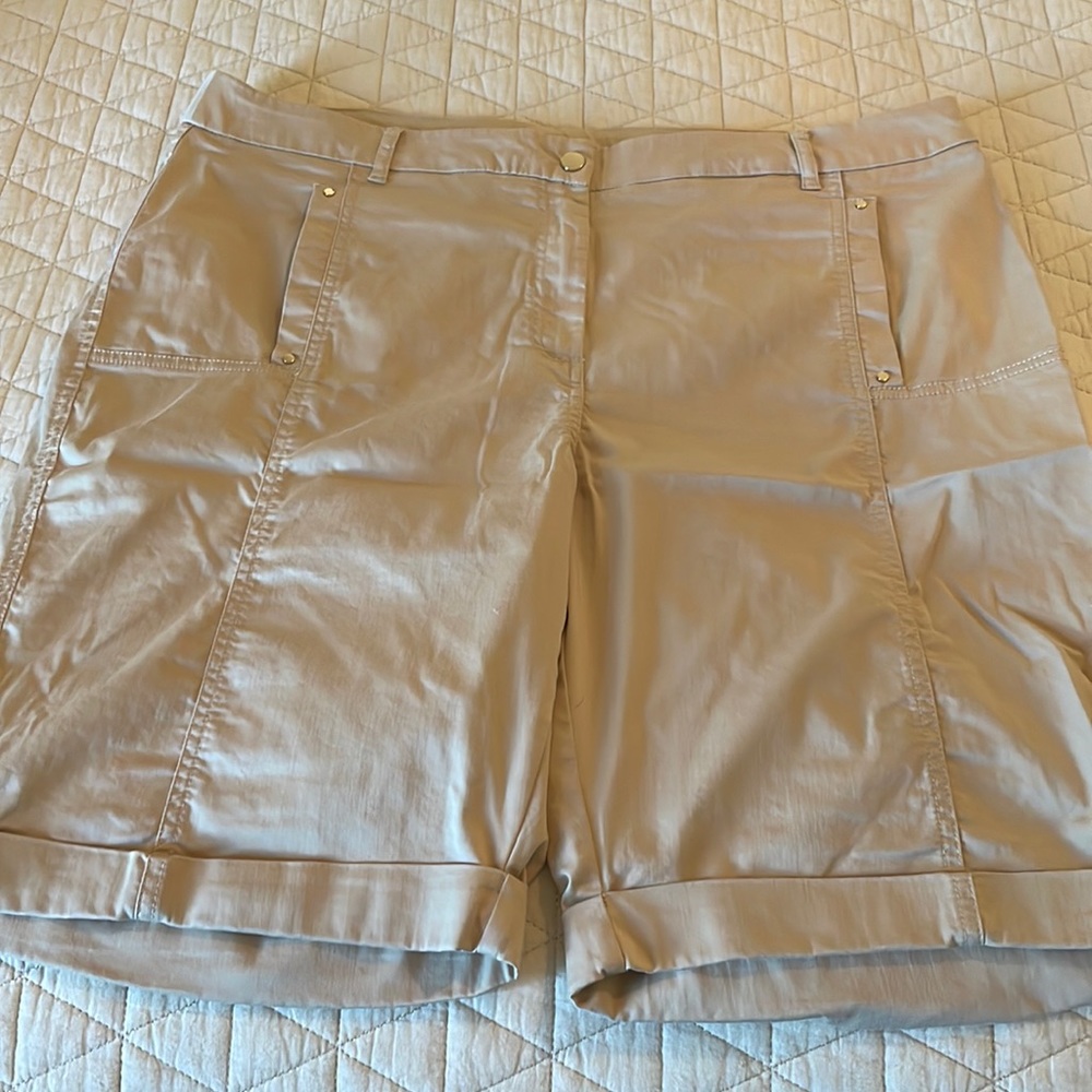 Chico’s Tan Bermuda Shorts rolled cuffs front/back pockets